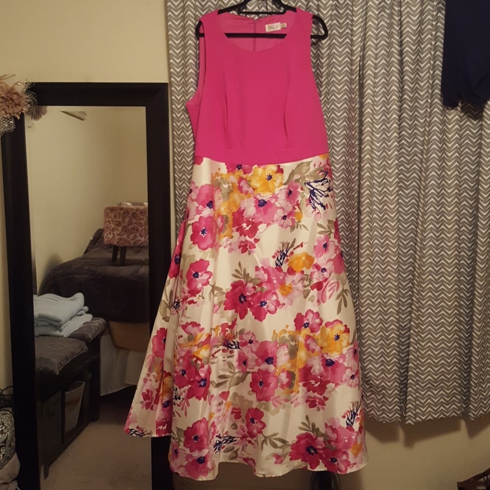 Floral Formal Dress - Picture 2 of 8